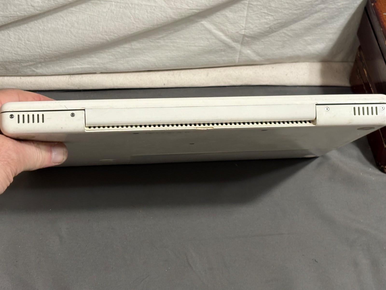 Vtg APPLE 13″ MACBOOK 160GB OS-X Laptop computer A1181 2G RAM 1.83MHz Core Duo