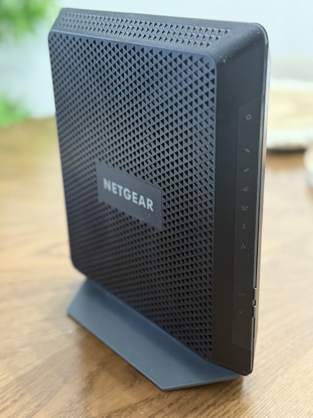 NETGEAR AC1900 C7000v2 WiFi Cable Modem Router DOCSIS 3.0