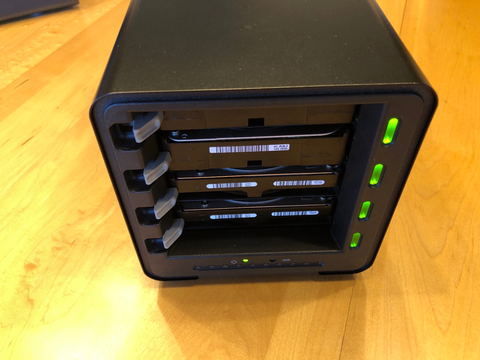 Drobo 4D USB Archive Drive – Includes 4TB Drives