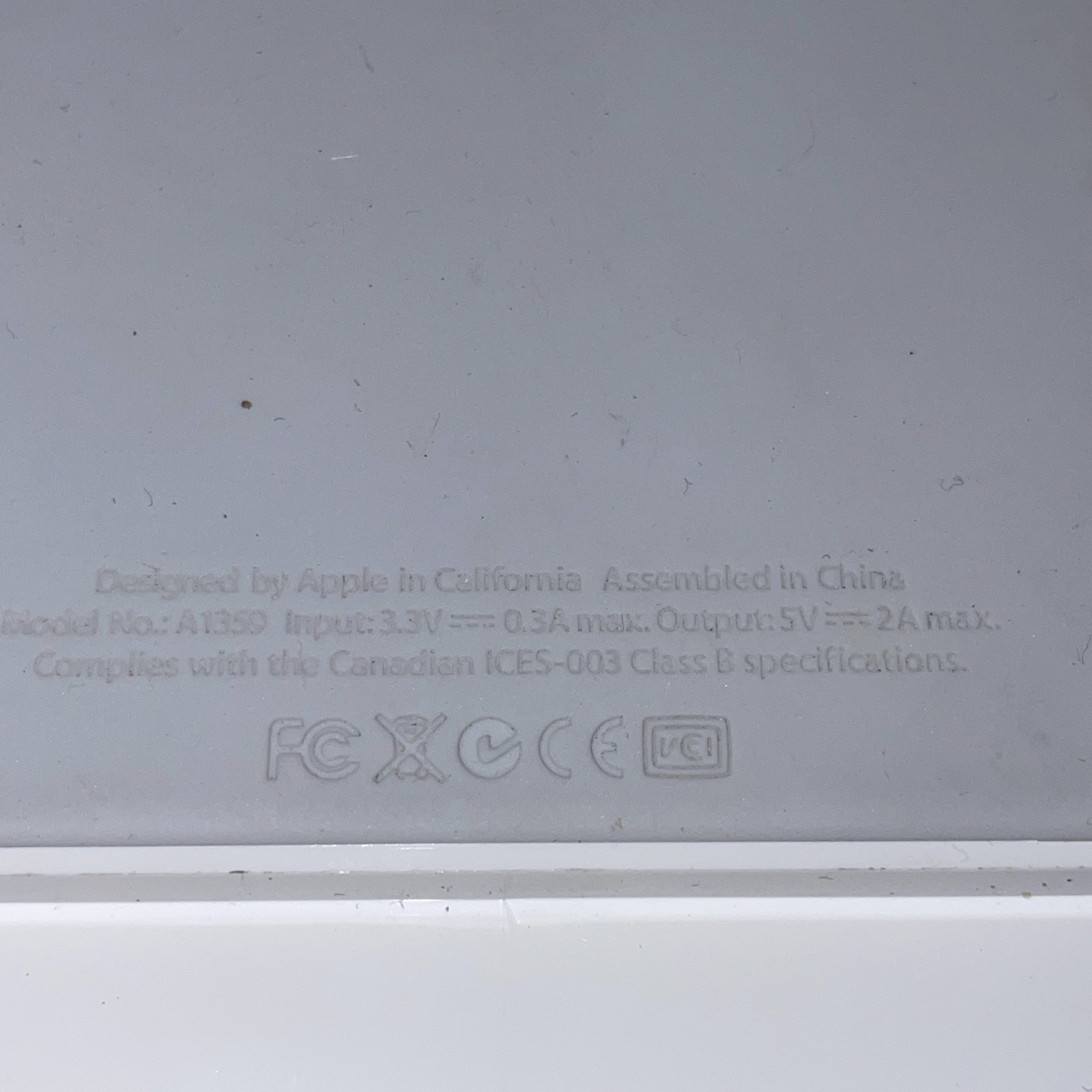 Genuine Apple iPad Keyboard Dock A1359 for iPad 1st 2nd 3rd Generation 30-Pin