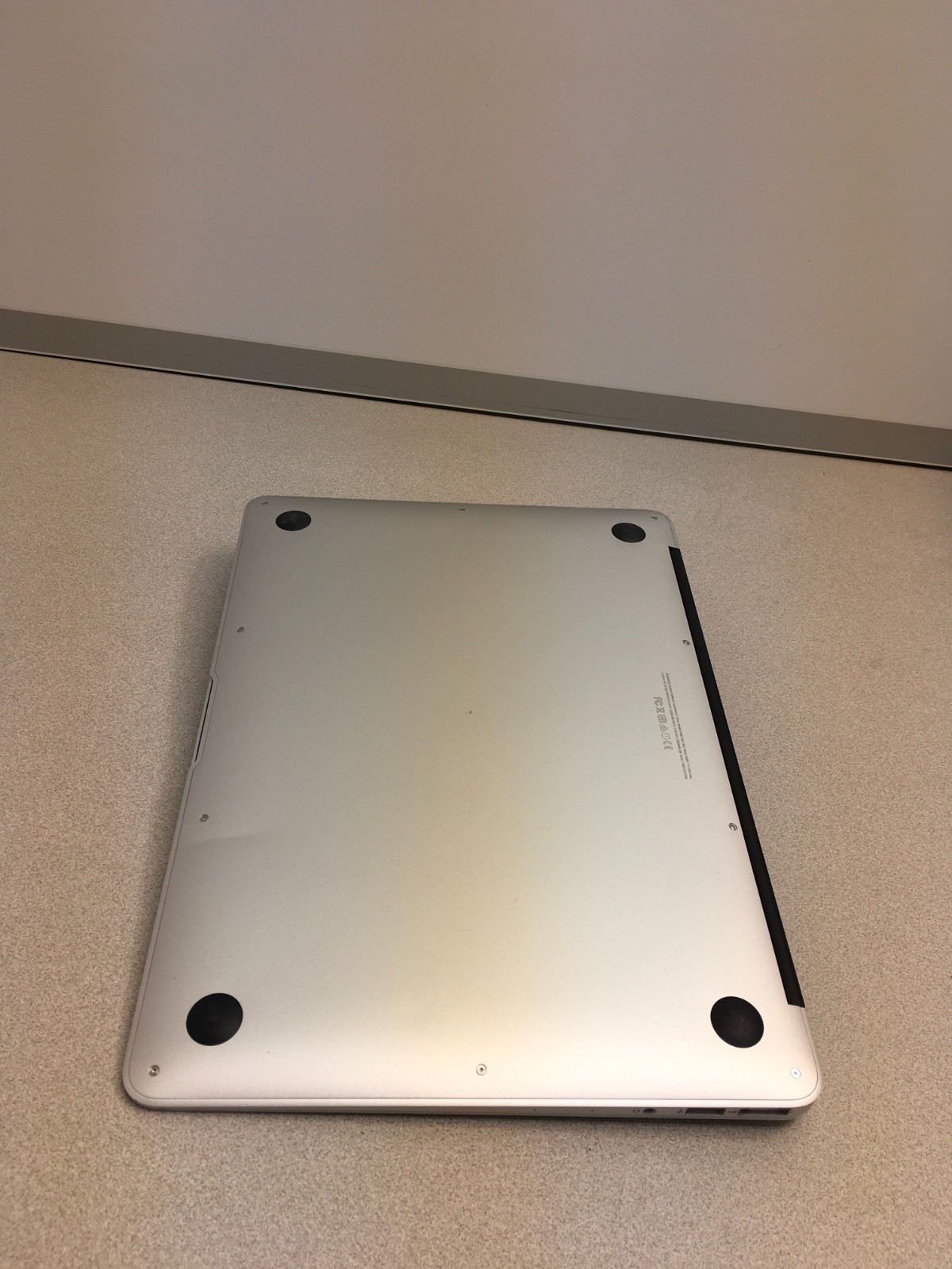 Apple MacBook Air 13.3″ (128GB SSD, Intel Core i5 5th Gen., 1.6GHz, 4GB RAM)…