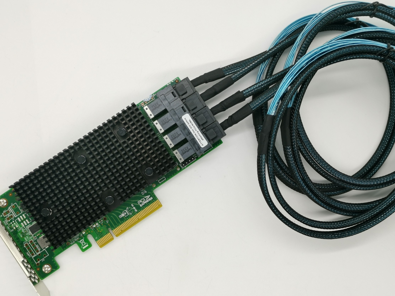Lenovo 430-16I HBA 12Gbs PCIe 16 Port IT Mode JBOD +4*SFF-8643 TO SATA Cable