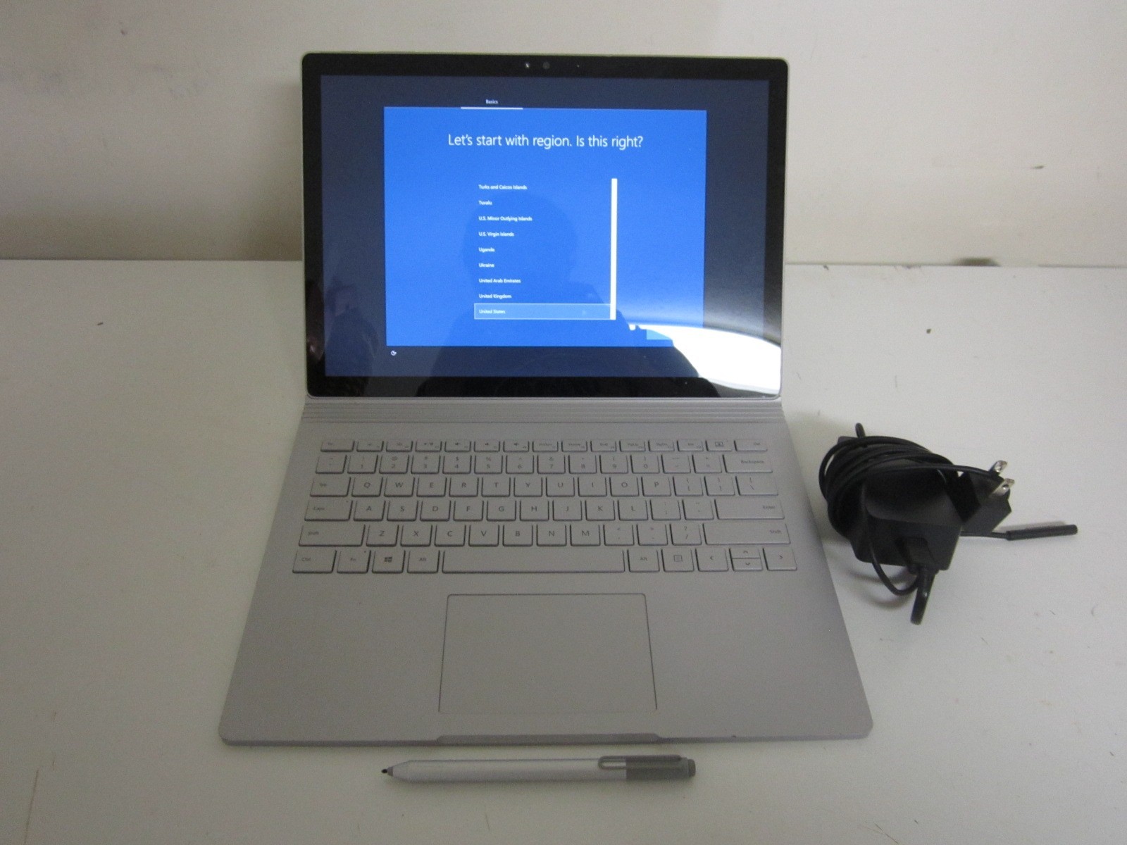 Microsoft Surface Book Gen 1 (FOR PARTS, READ DESC)