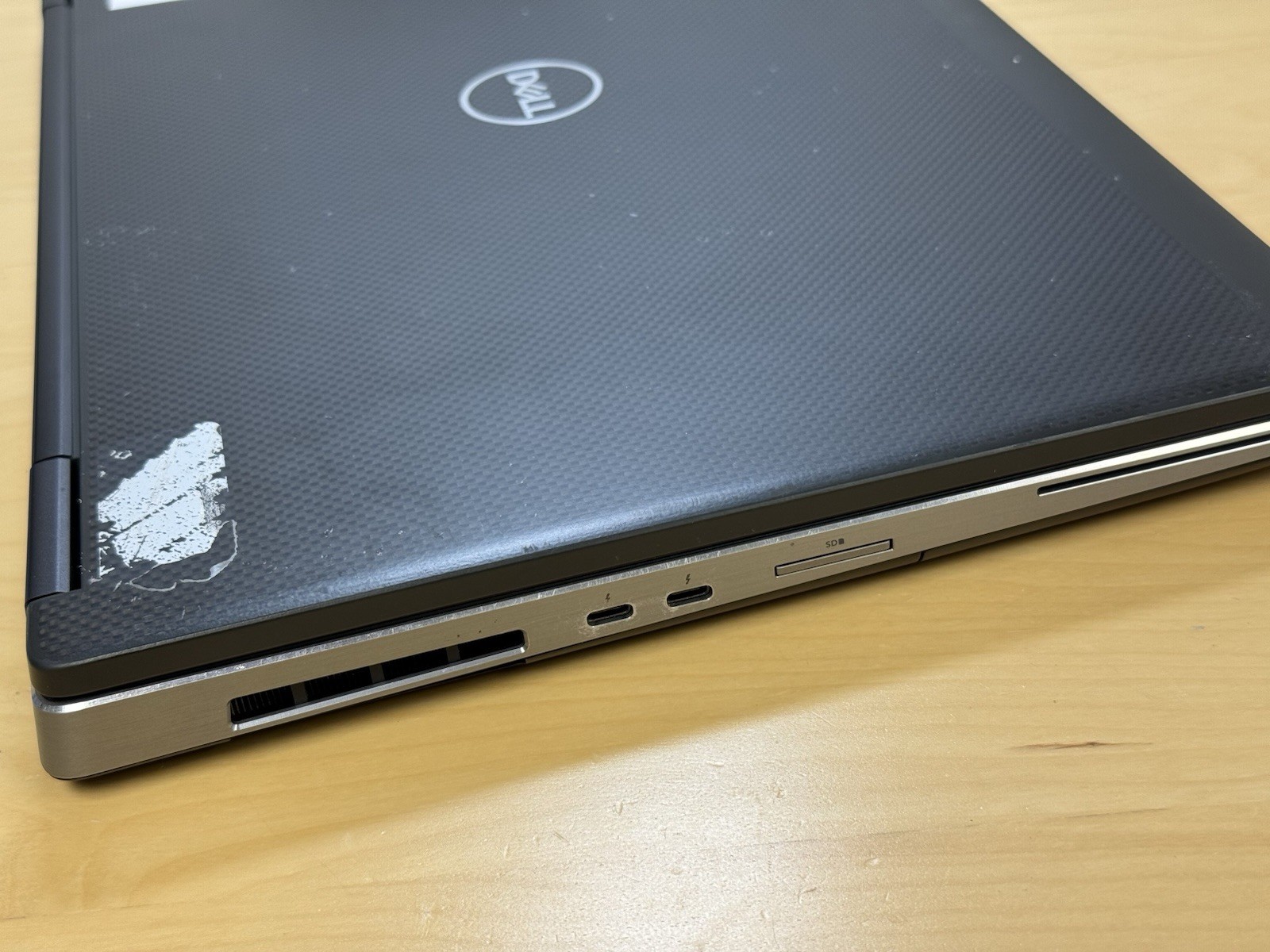 Dell Precision 7740 Xeon E-2276M 2.80GHz / 32GB RAM / 512GB SSD RTX 3000 NO OS