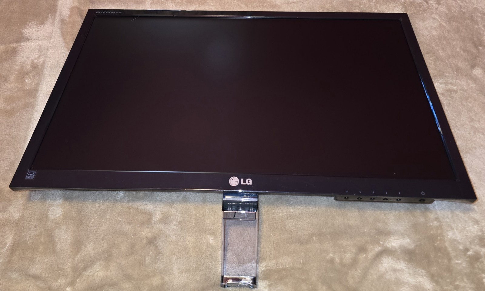 LG E2360V-PN Glossy Black 23″ 1080p 5ms Full HD LED BackLight LCD Monitor Slim