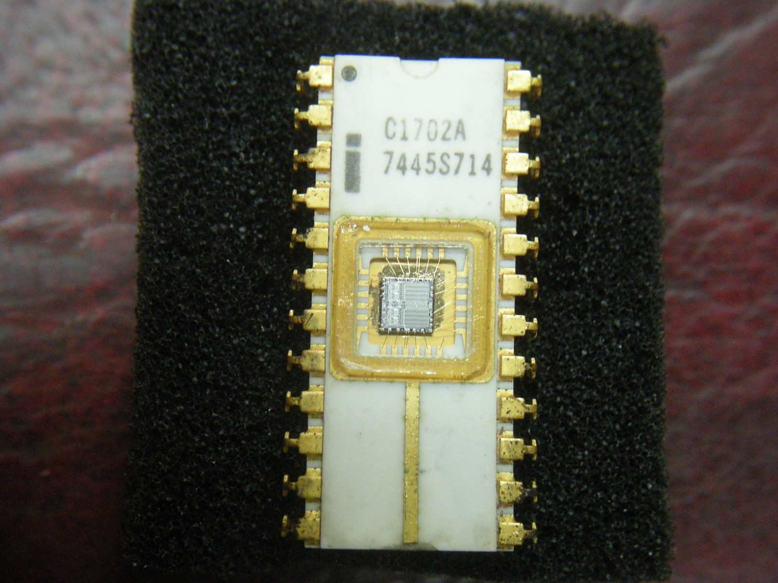 Vintage Intel C1702A EPROM Early 1970s, Gold Plated Pins, White Ceramic, Erased
