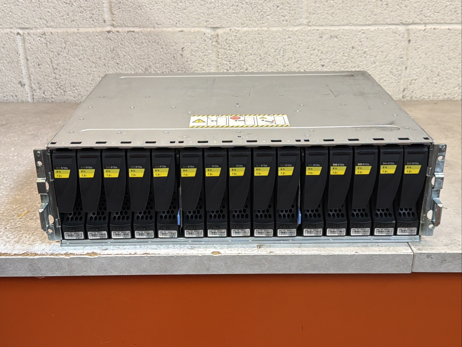 Dell EMC 15-Bay 3.5″ SAS Disk Array Enclosure 12Gbps Dual LCC – 2x Power Supply