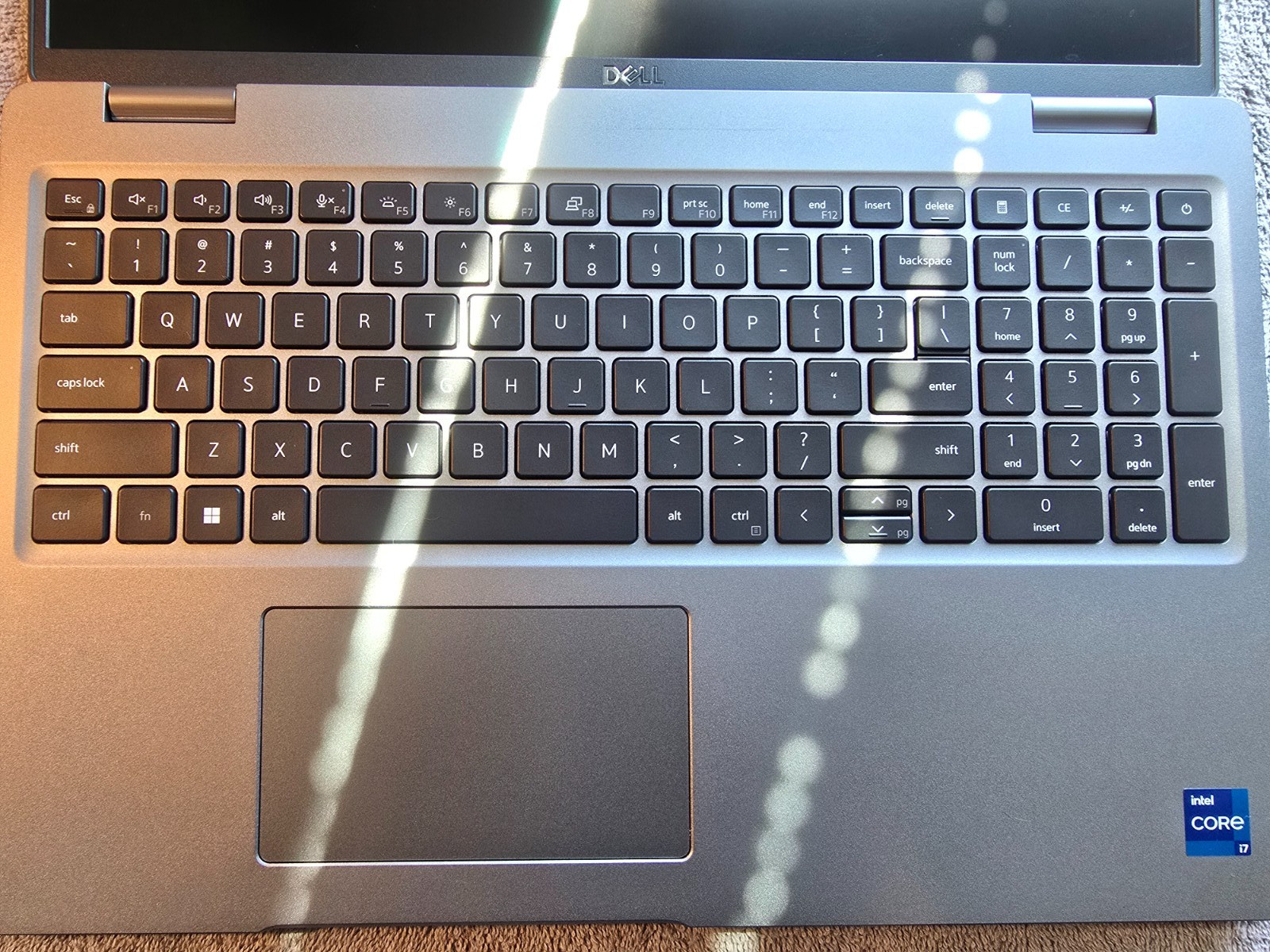 dell latitude 5530 i7-1255U / 64gb ram / windows 11 pro / Power adapter included