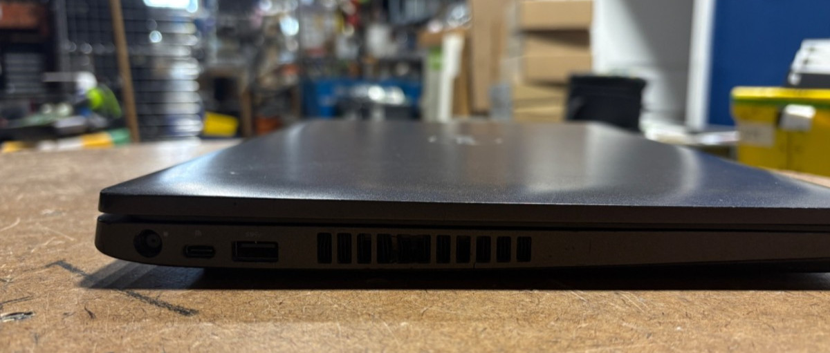 Dell Latitude 5500 15.6″ i5-8365U 16GB RAM 256GB SSD No OS/Charger