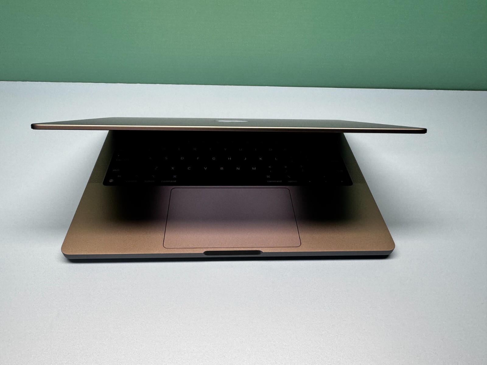 Tahoe 2021/22+ Apple MacBook Pro 14″ 32CORE M1 MAX 64GB RAM 1TB SSD – WARRANTY