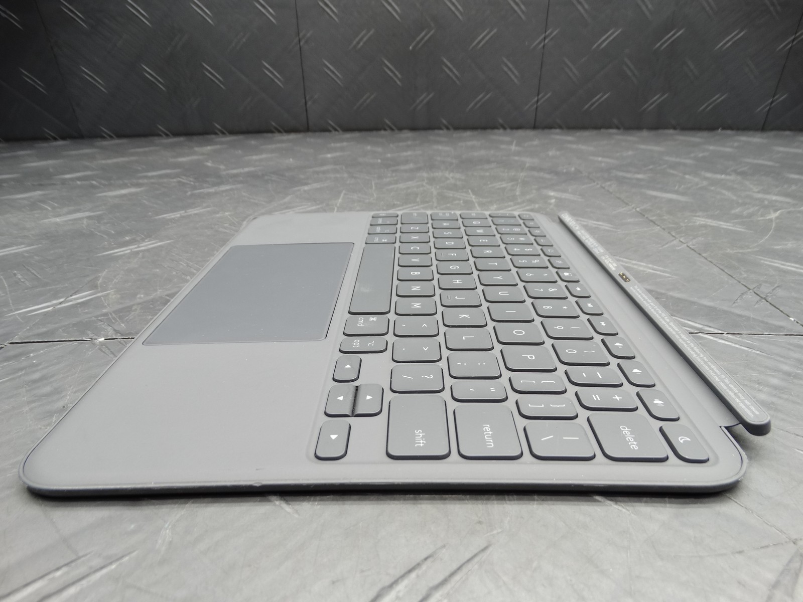 Logitech – Combo Touch iPad Air 11-inch (Oxford Gray) Keyboard Only
