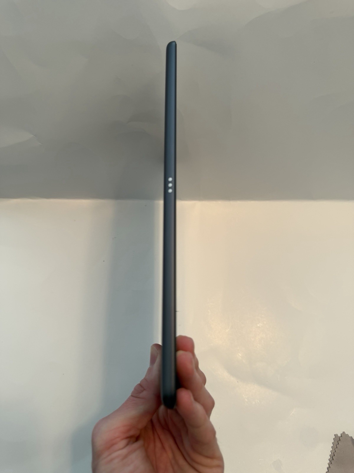 Apple iPad 9th Gen 64GB Wi-Fi Space Gray A2602 Excellent Condition