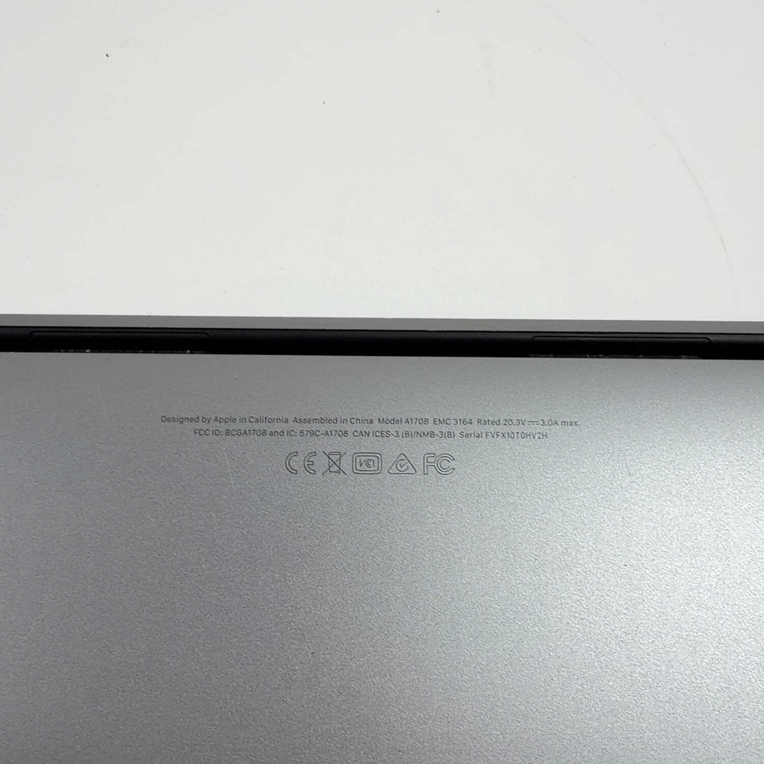2017 Apple MacBook Pro 13.3″ i7 2.5GHz 16GB RAM 256GB SSD Space Gray BTO/CTO