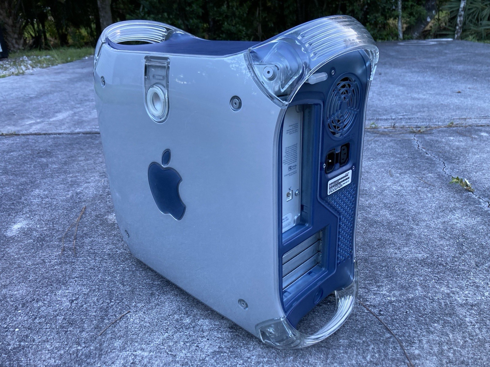 Power Mac G4 M5183 Dual 500 MHz, ATI Rage 128 Pro, Pro Keyboard M7803, OS X 10.2