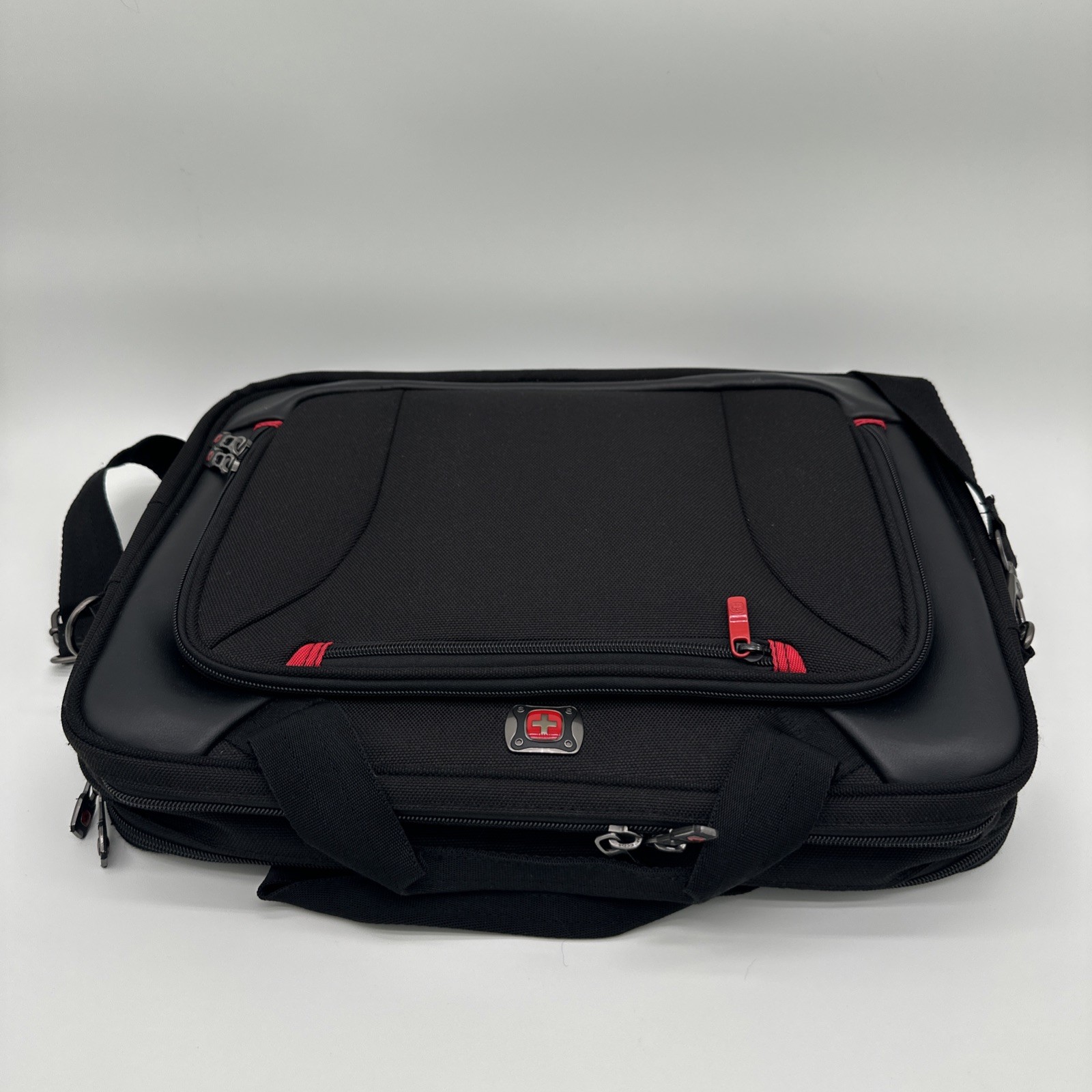 SwissGear 17 Inch Laptop Bag The Highwire Business Gear with Shoulder Strap
