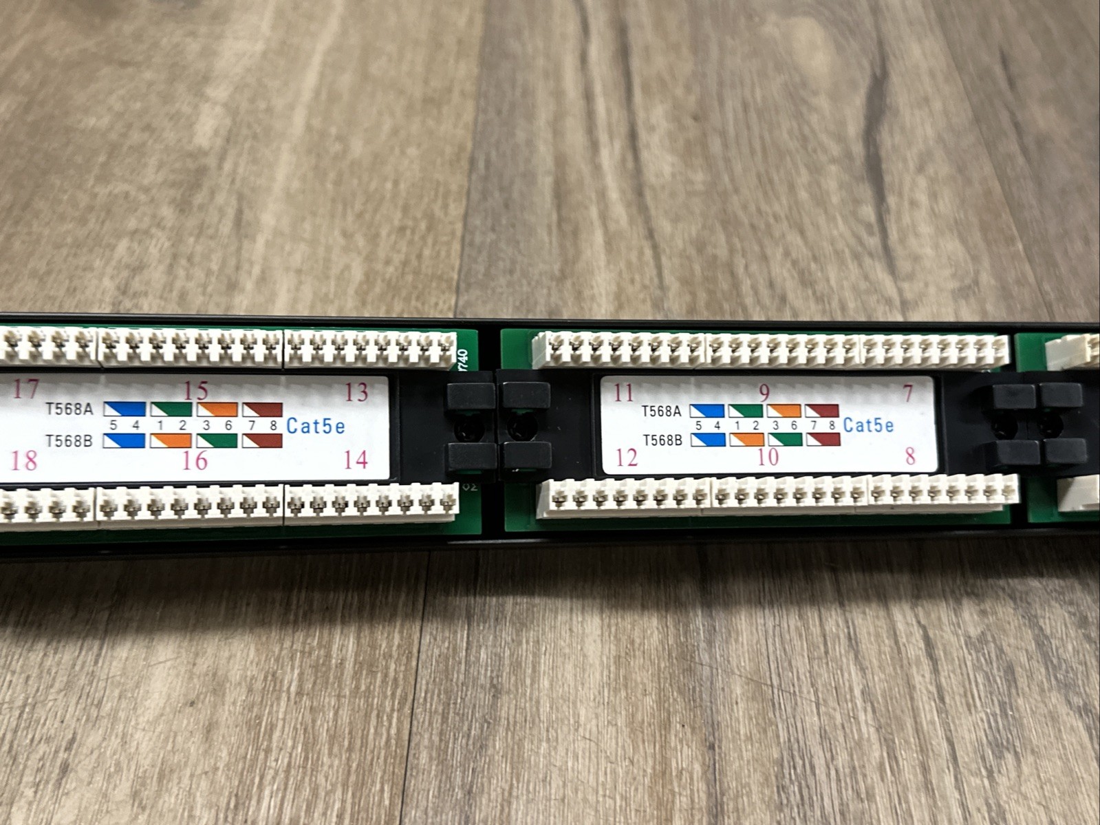Cat5e 24 Port Patch Panel Rack Mount- w/Wire Management