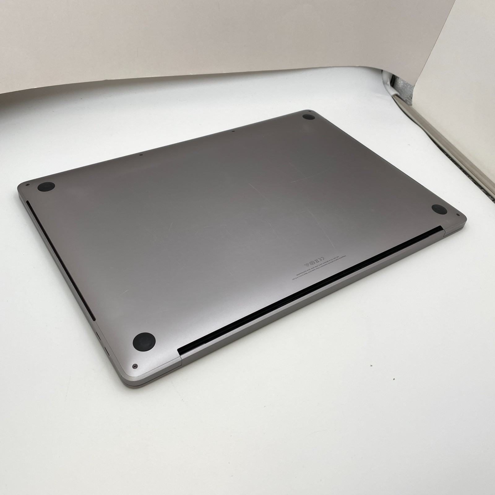 Apple MacBook Pro 16″ Intel Core i7 16GB RAM 1TB SSD – Gray A2141 – Fair Cond.