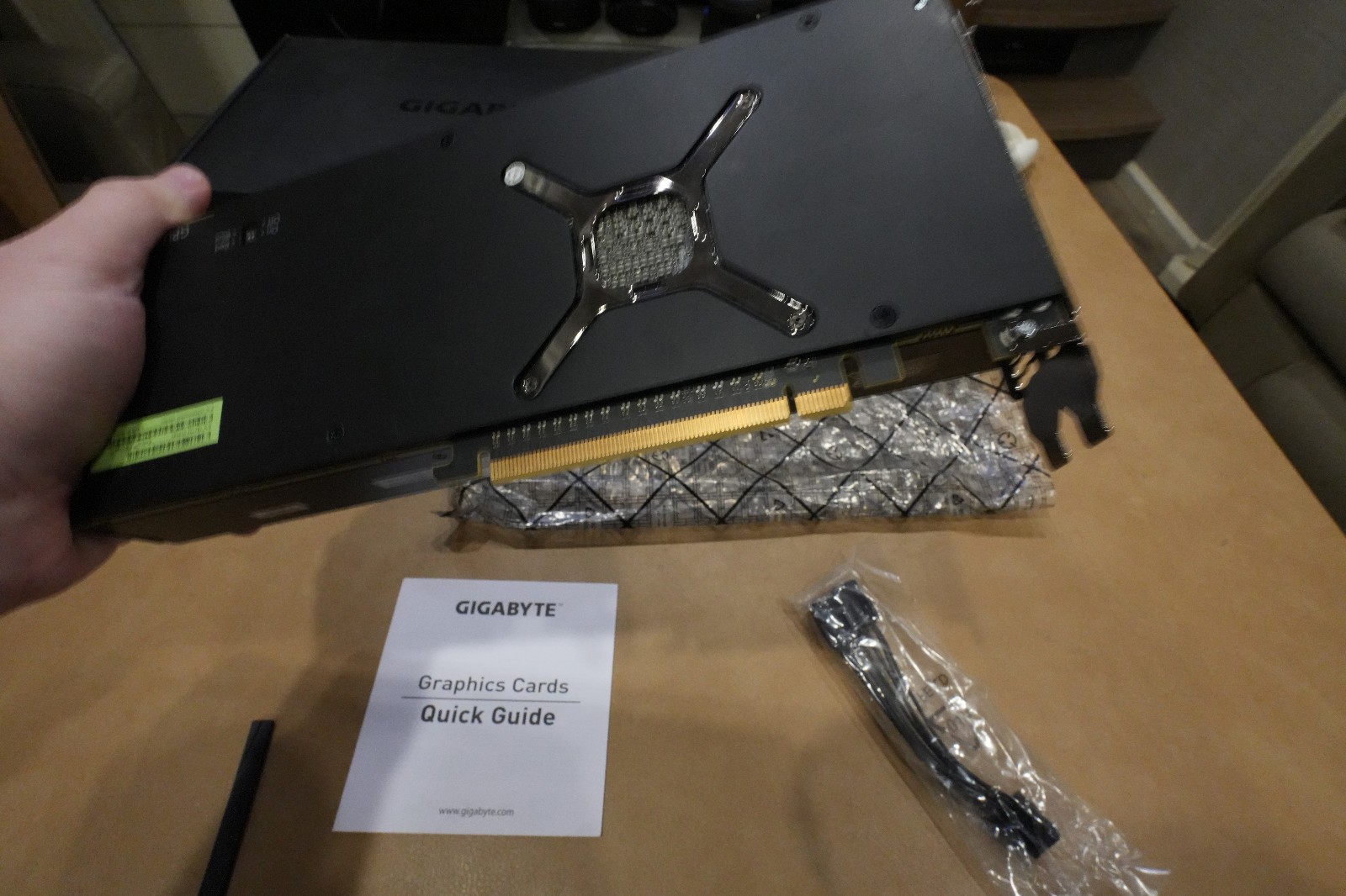 GIGABYTE AMD Radeon RX Vega 56 8GB HBM2 Graphics Card (GV-RXVEGA56-8GD-B)