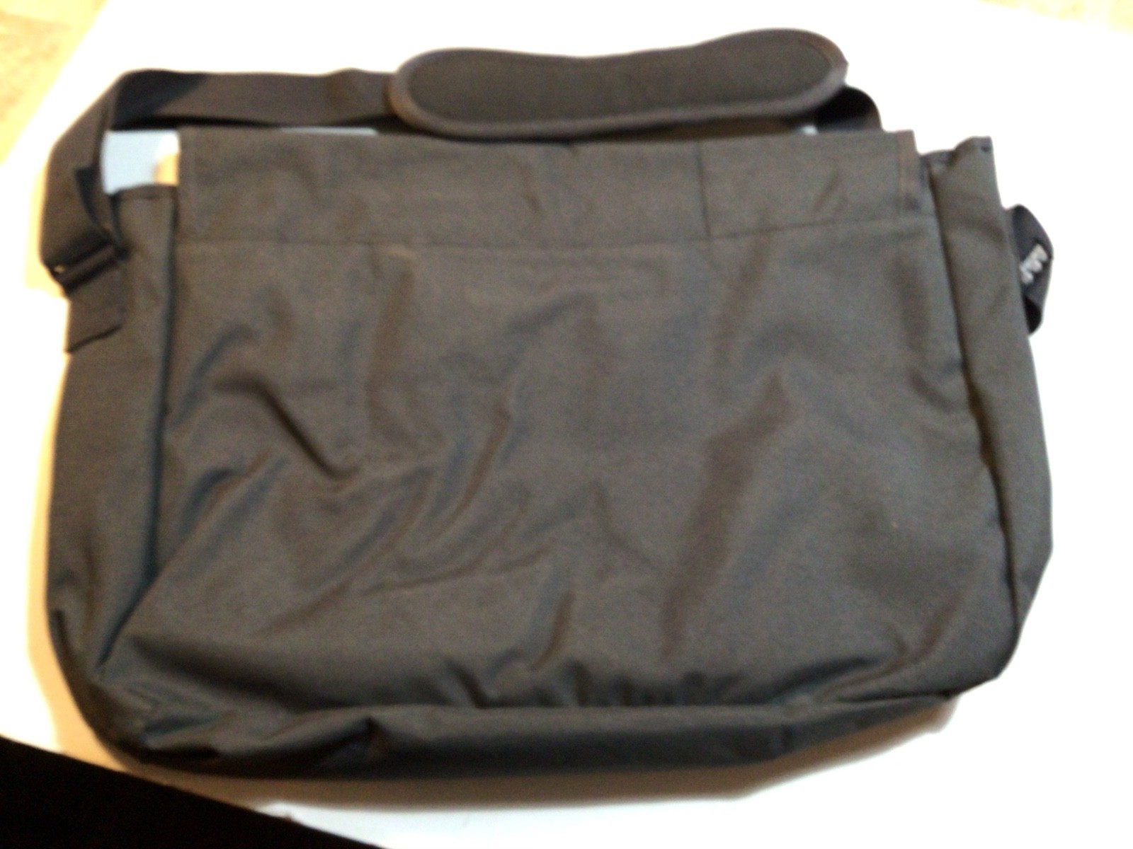 QUIKSILVER Nylon Laptop Messenger Bag Black/Gray EUC Briefcase Travel