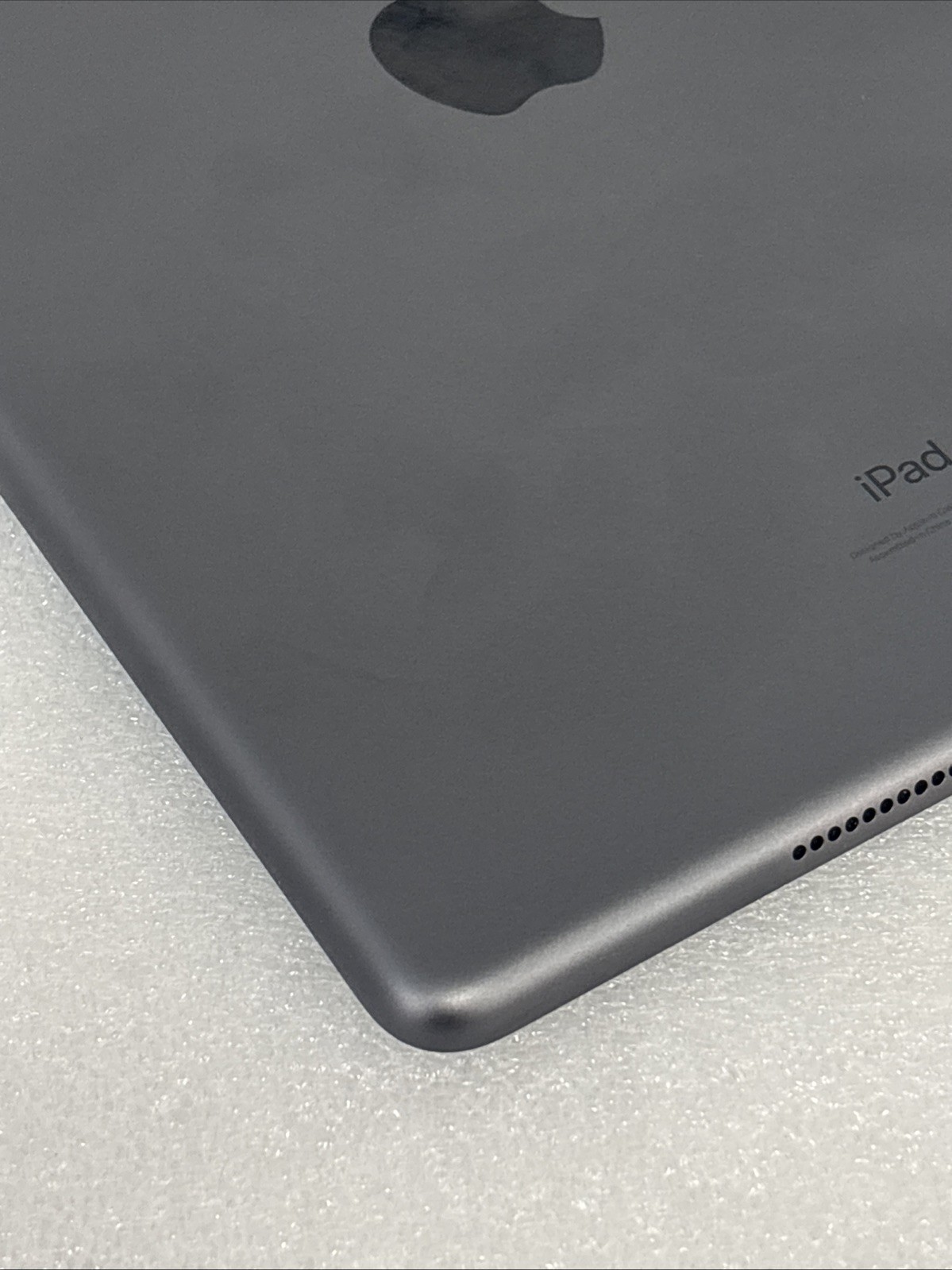 Apple iPad (9th Generation) A2602 256 GB, Wi-Fi, 10.2 in – Space Gray *Read*
