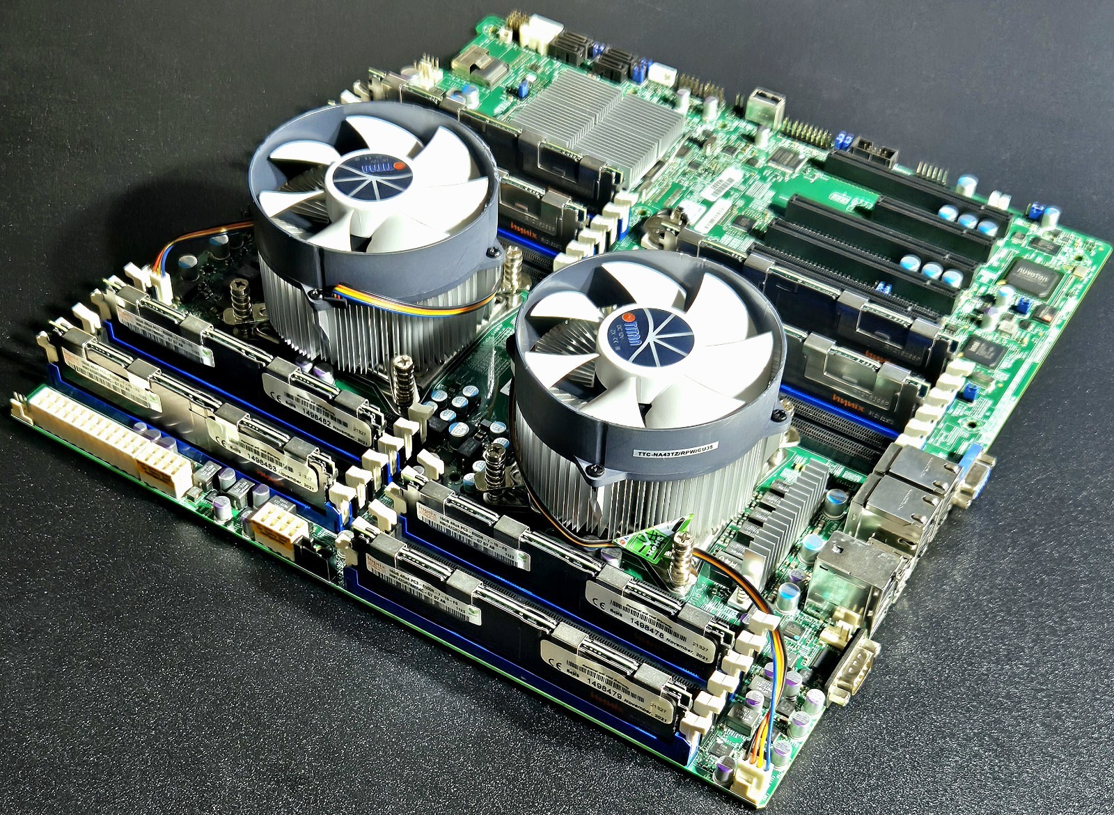 Supermicro X9DRi-LN4F+ Dual Xeon E5-2670 128GB RAM Server Motherboard Combo IPMI