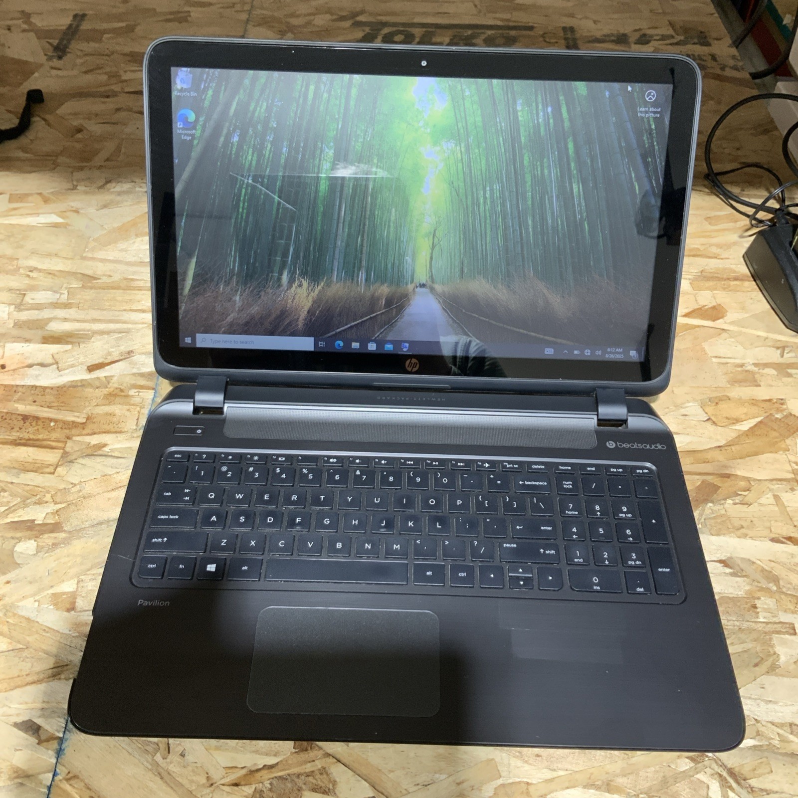 HP Pavilion 15 Notebook – 15″ 15-p227NR – AMD A10-5745M – 8GB 1TB HD Win 10 H093