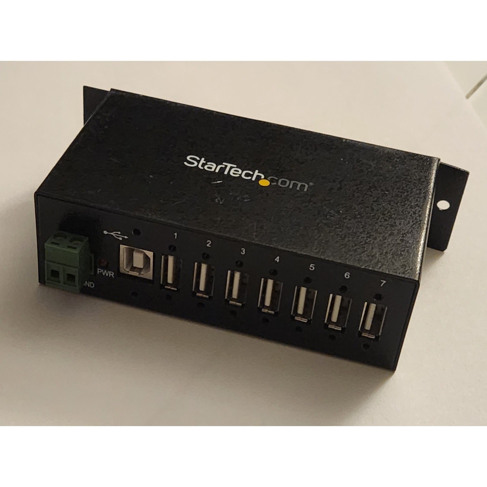 StarTech 7-Port Industrial USB 2.0 Hub – Mountable, Rugged (ST7200USBM) –