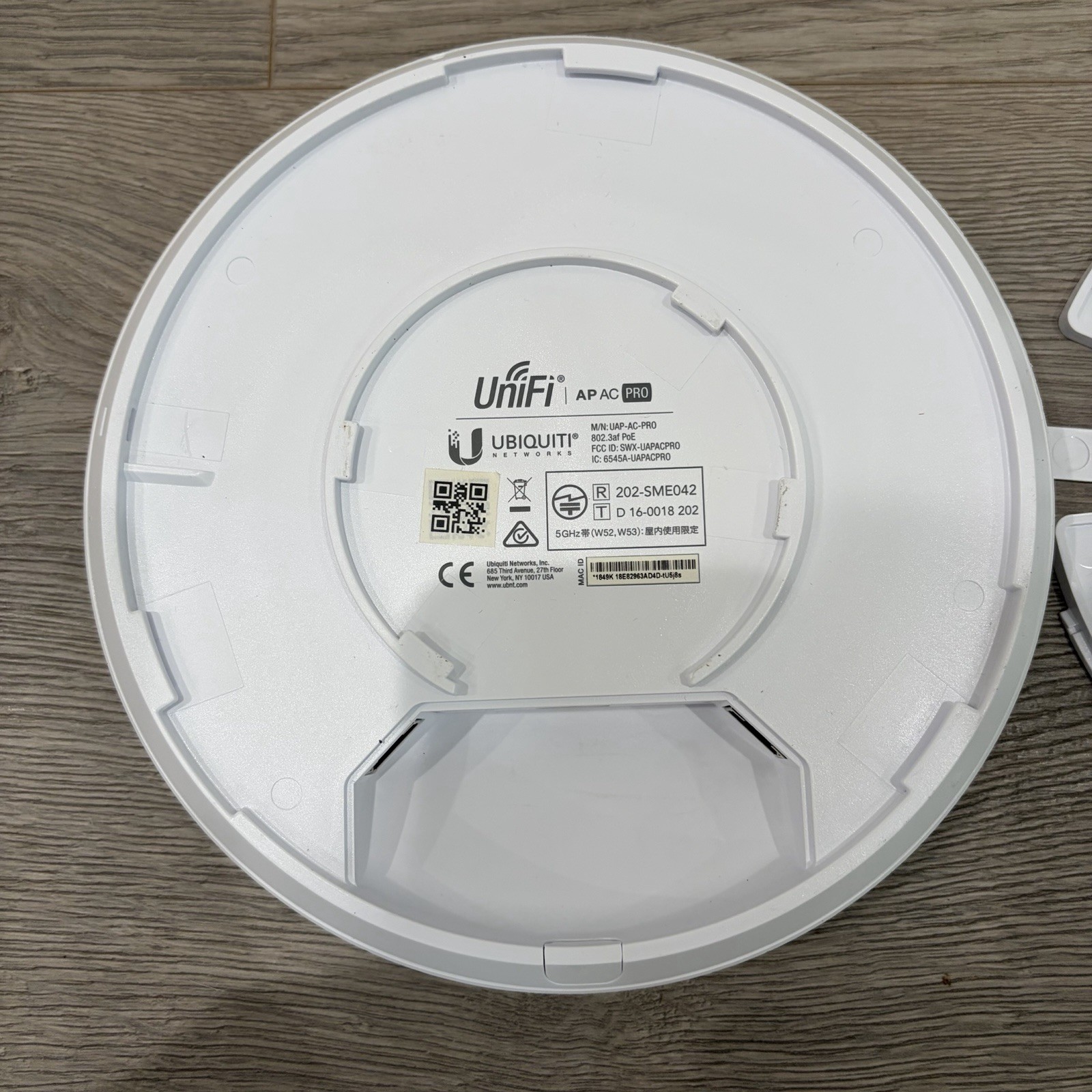 Ubiquiti Unifi AP AC PRO (UAP-AC-PRO-US) 802.11ac Wireless Access Point