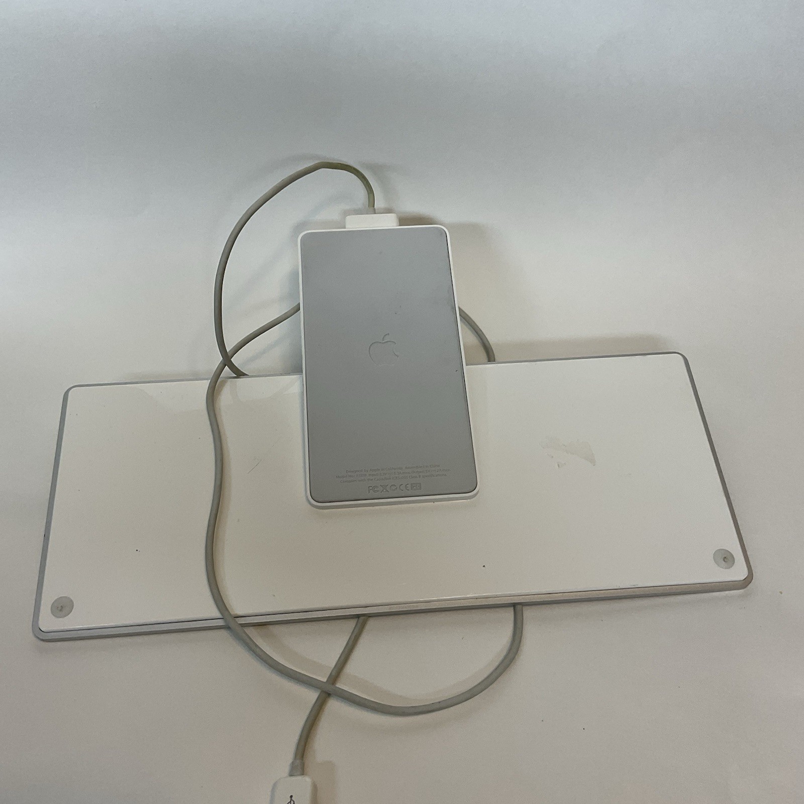 Apple OEM A1359 Keyboard Dock for Apple 30-pin Connector iPad iPhone MC533LL/A