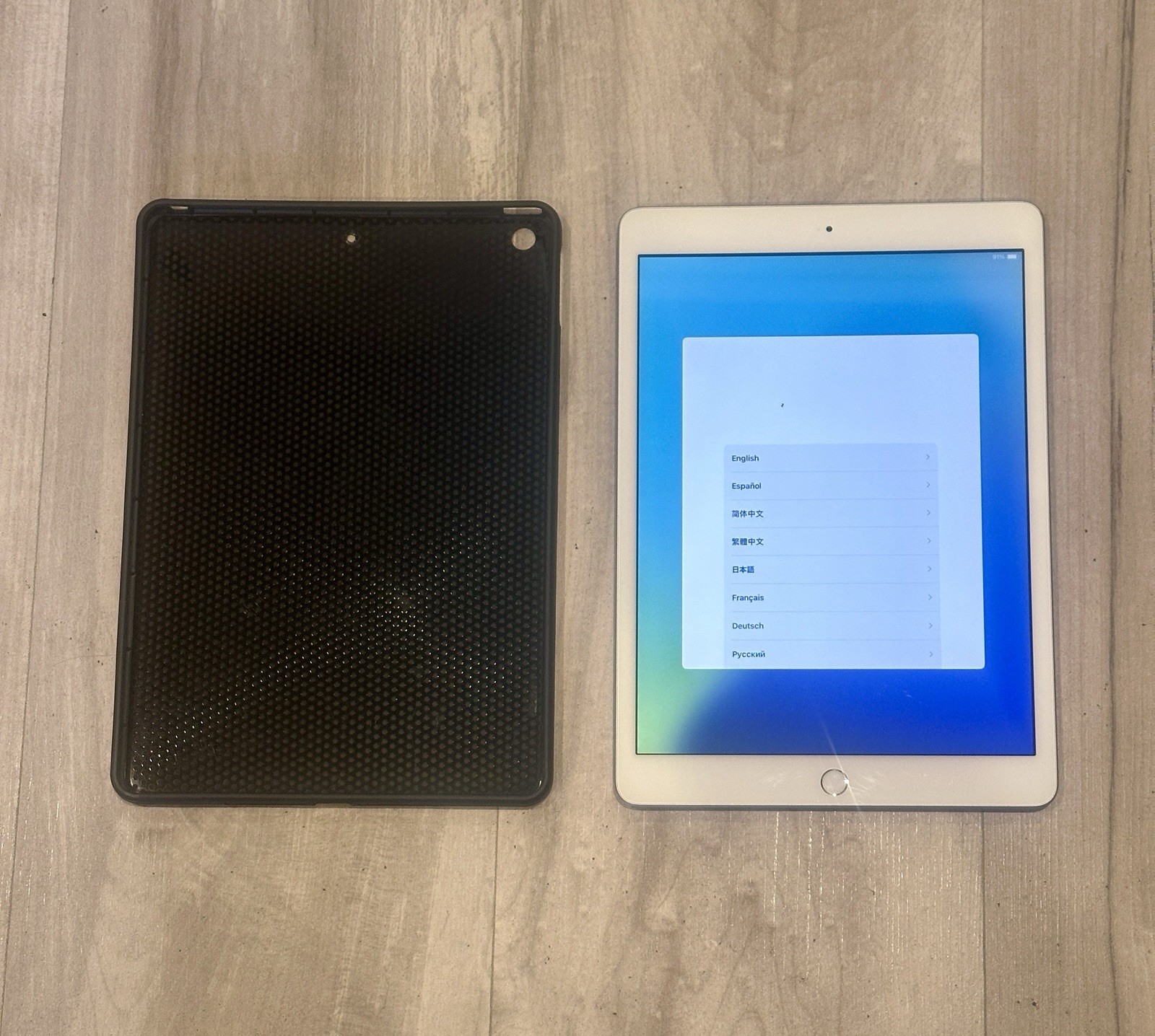 Apple iPad 6th Gen – 9.7″ Display 32GB, Wi-Fi Grey Color with Bundle Accesories
