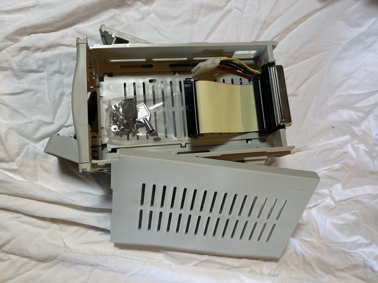 Hot Swap GN-210 Removable Mobile Media Hard Drive Tray UDMA&ATA 66/100/133 New