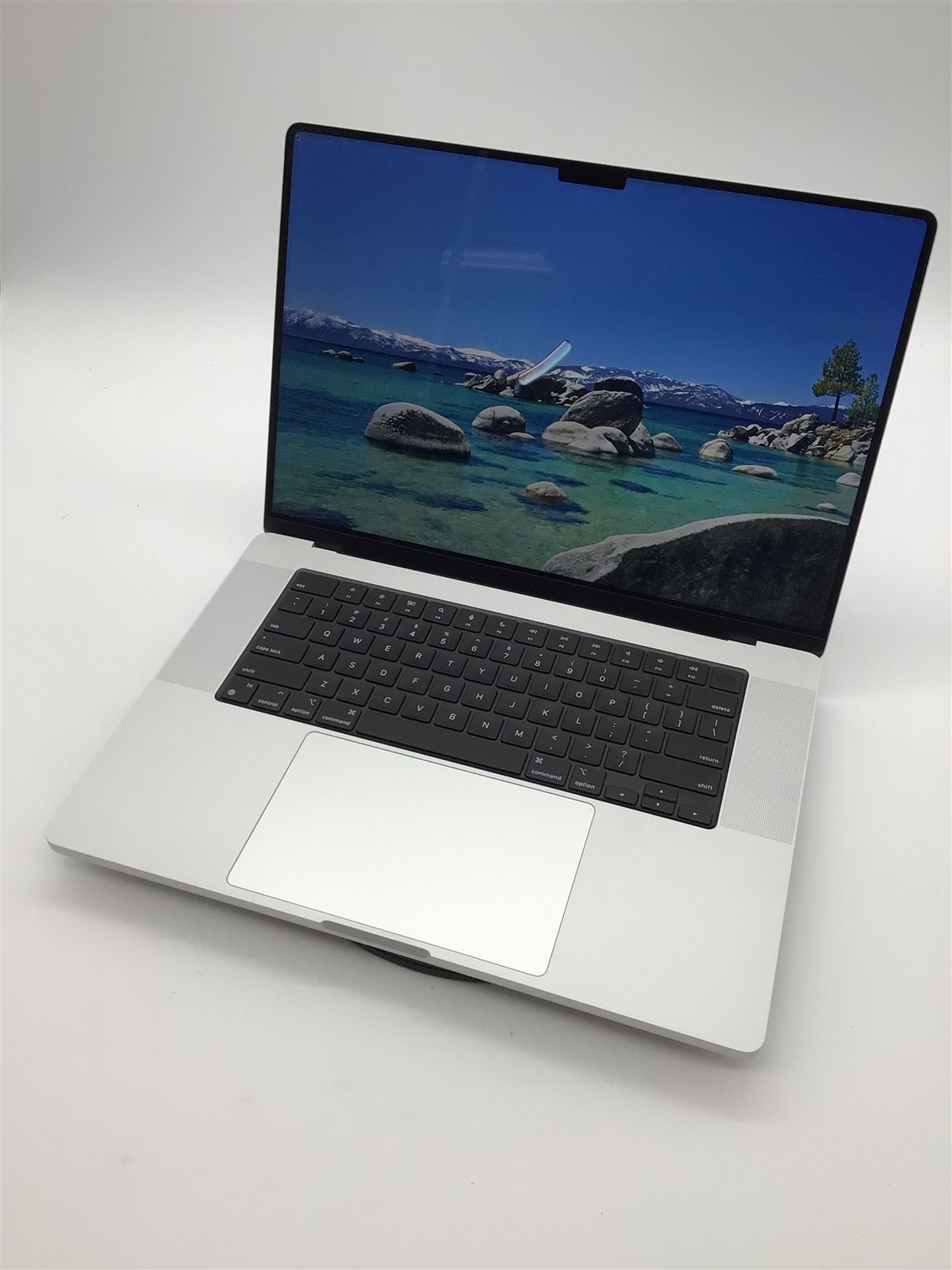 Apple A2485 MacBook Pro 16″ Apple M1 Pro/16GB RAM/1TB SSD – MacOS Tahoe