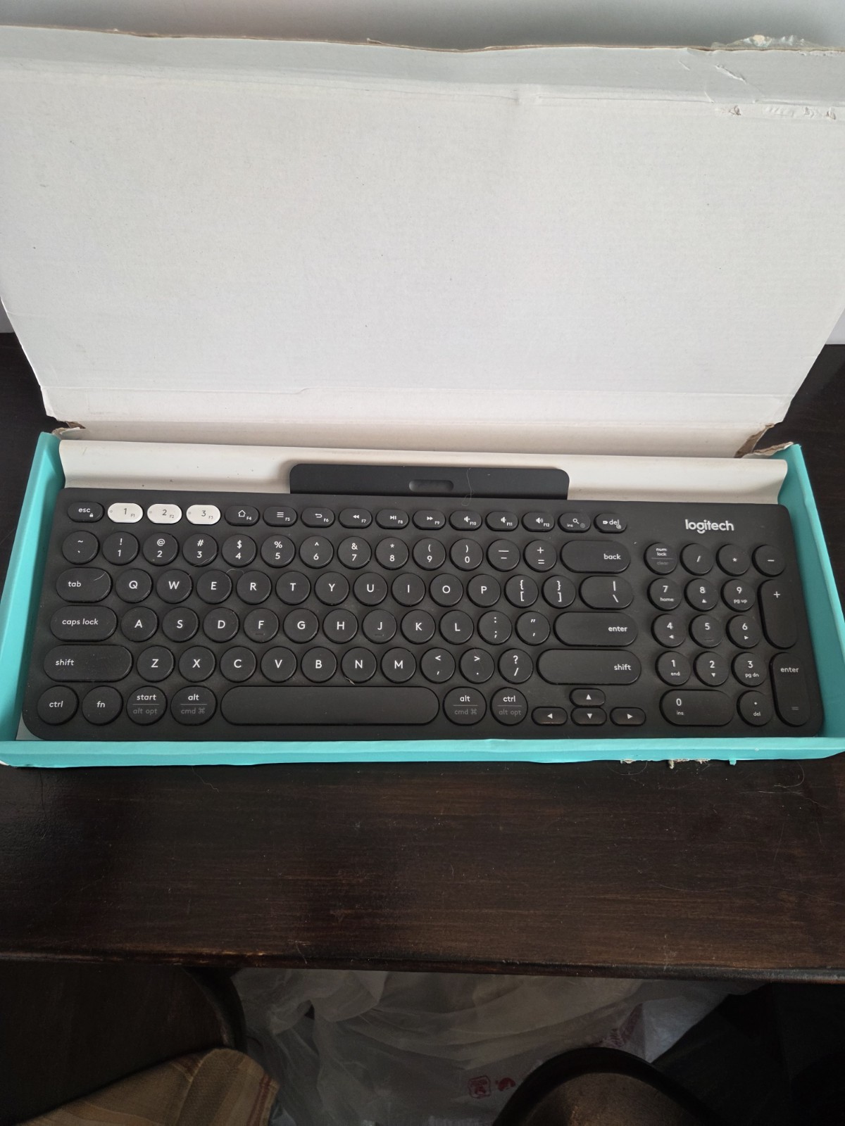 Logitech K780 Multi Device Wireless Keyboard MAC/WINDOWS/CHROME OS/ANDROID/IOS