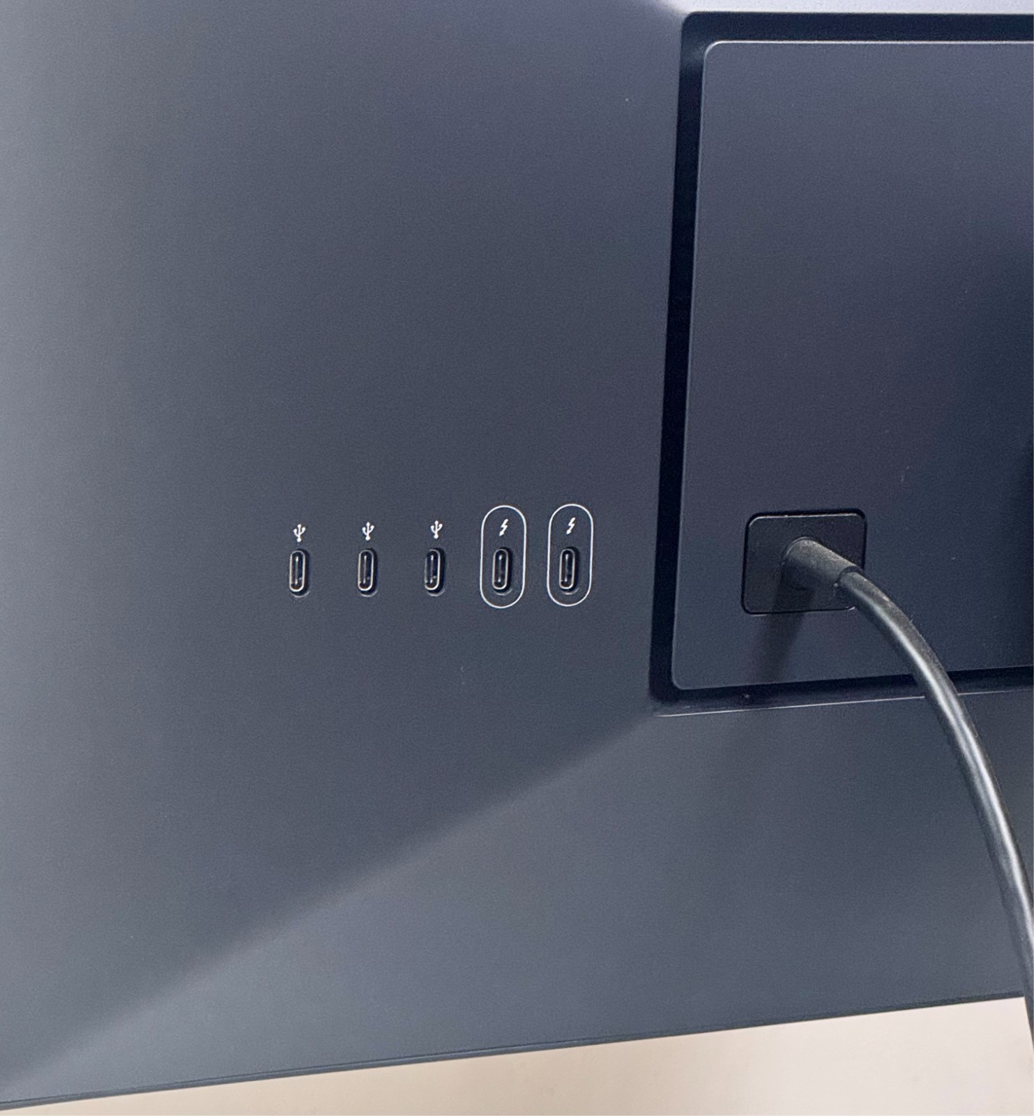 LG UltraFine 4K 24″ Display Monitor 24MD4KL