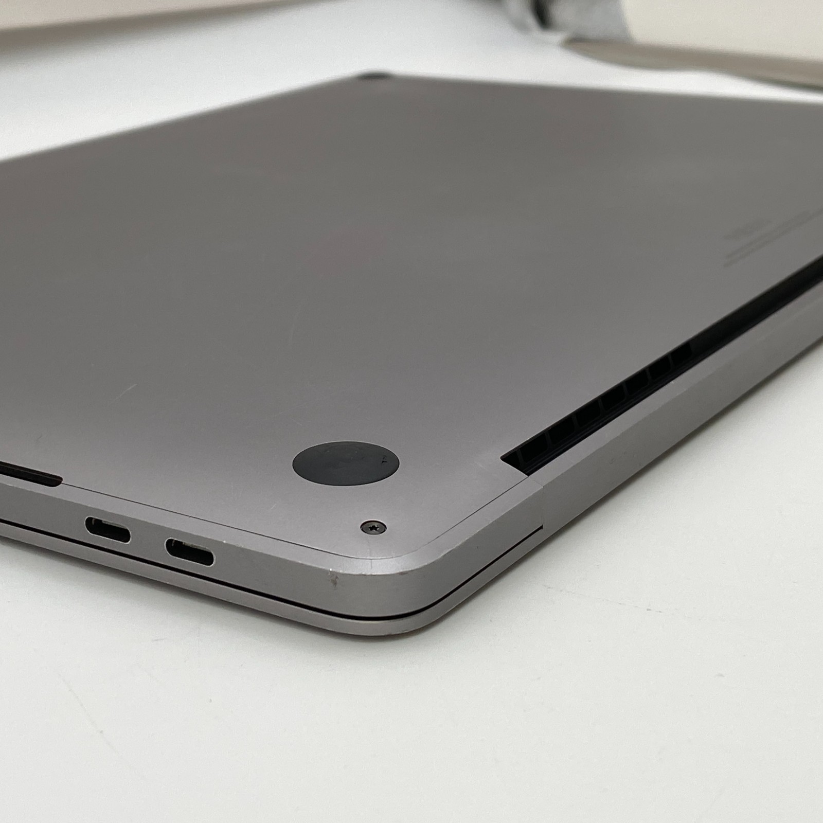 Apple MacBook Pro 16″ Intel Core i7 16GB RAM 1TB SSD – Gray A2141 – Fair Cond.