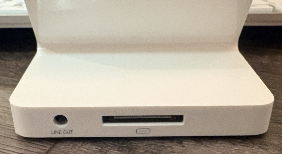 1st Gen Apple iPad Keyboard Dock A1359 w/ Original Box