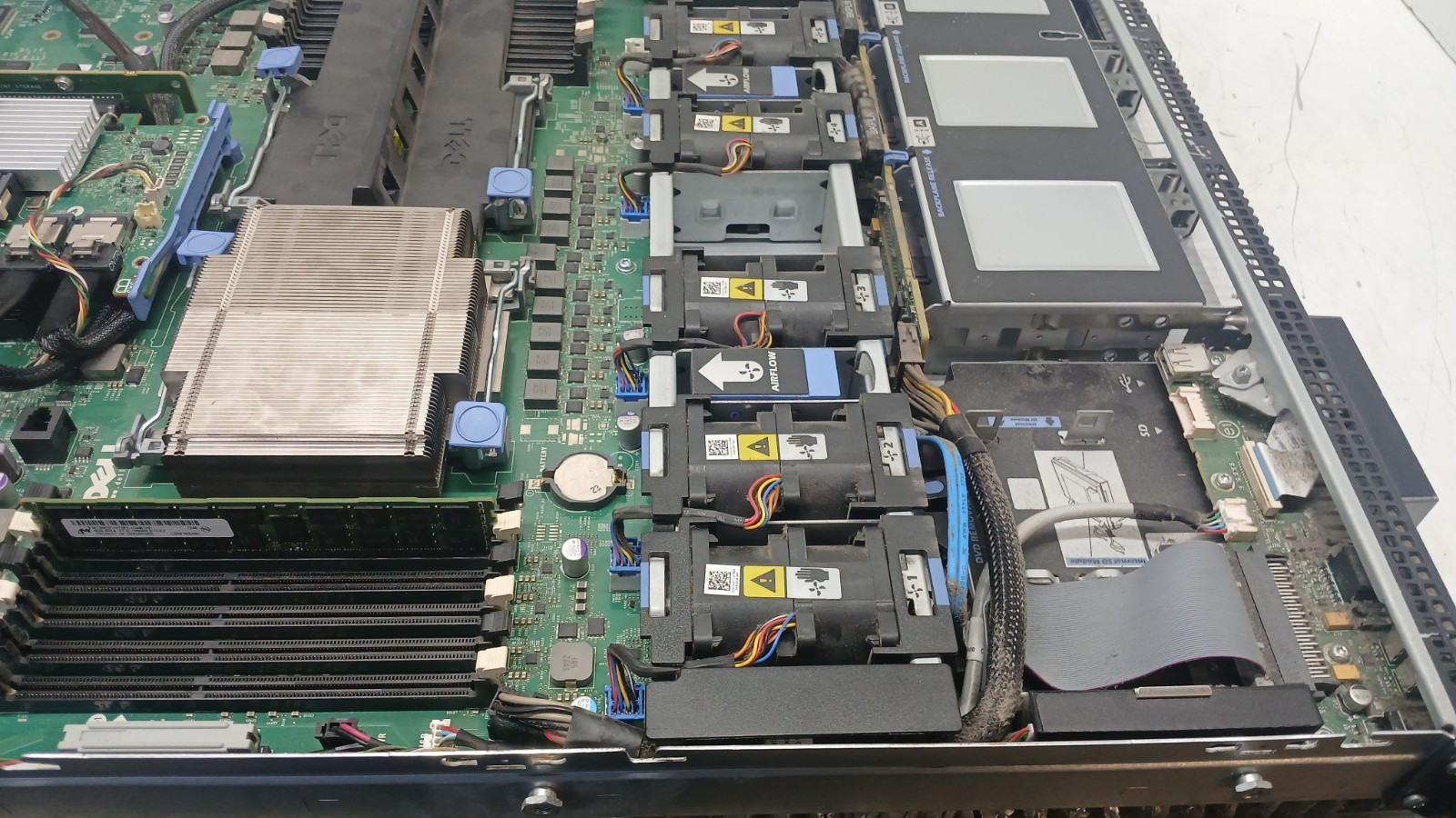 Dell PowerEdge R610 w Intel Xeon E5645 @2.40GHz 8GB RAM NO HDs *READ*