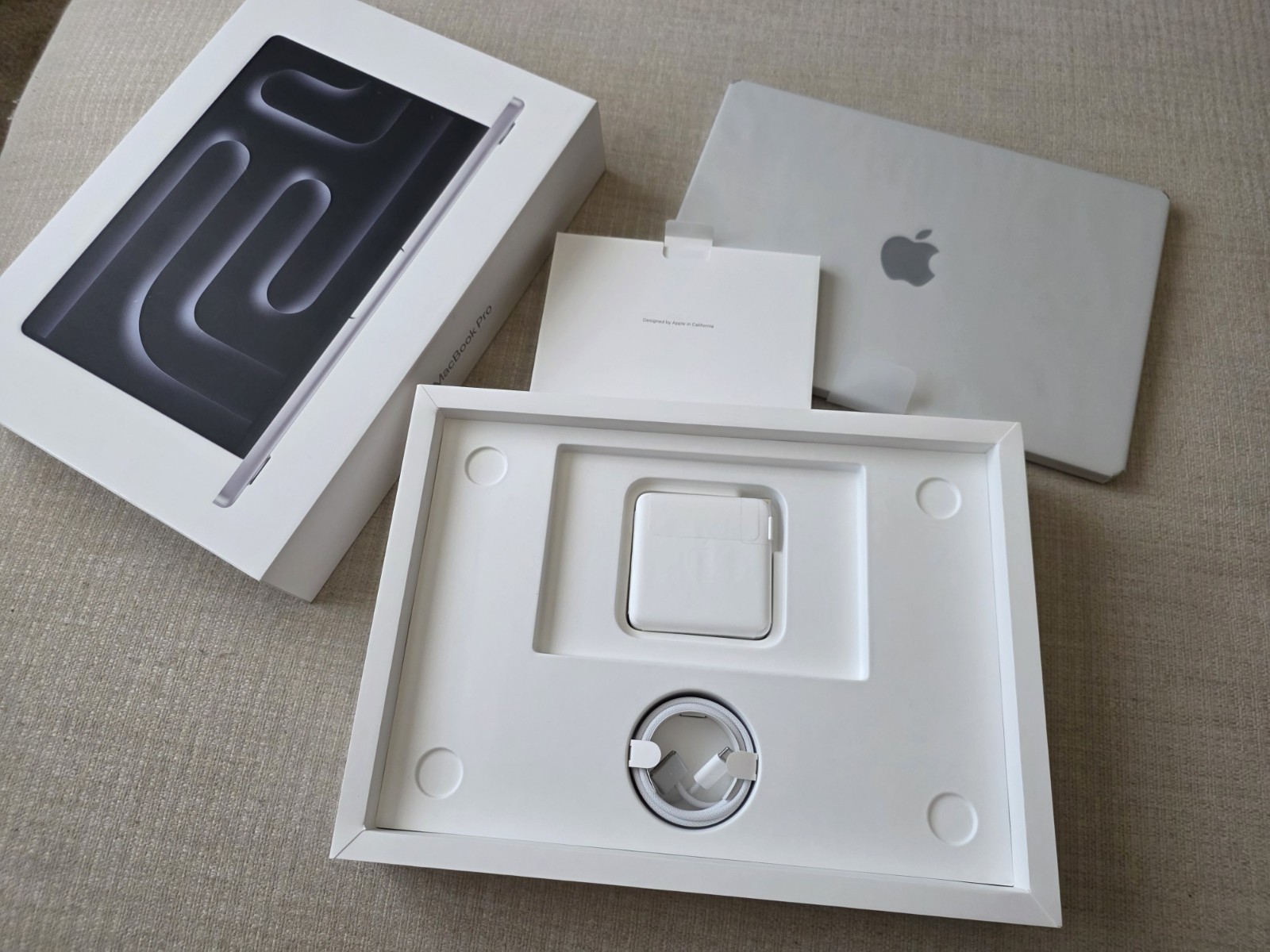 Apple MacBook Pro 14-inch M4 Pro 14-Core CPU 20-Core GPU 24GB RAM 1TB SSD – READ