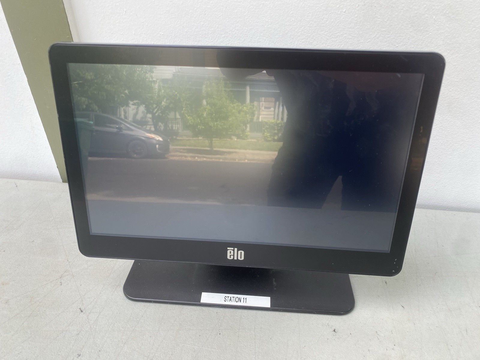 ELO ET1302L Anti-Glare Wall Mountable 13.3″ Touchscreen w/Stand NO POWER CORD