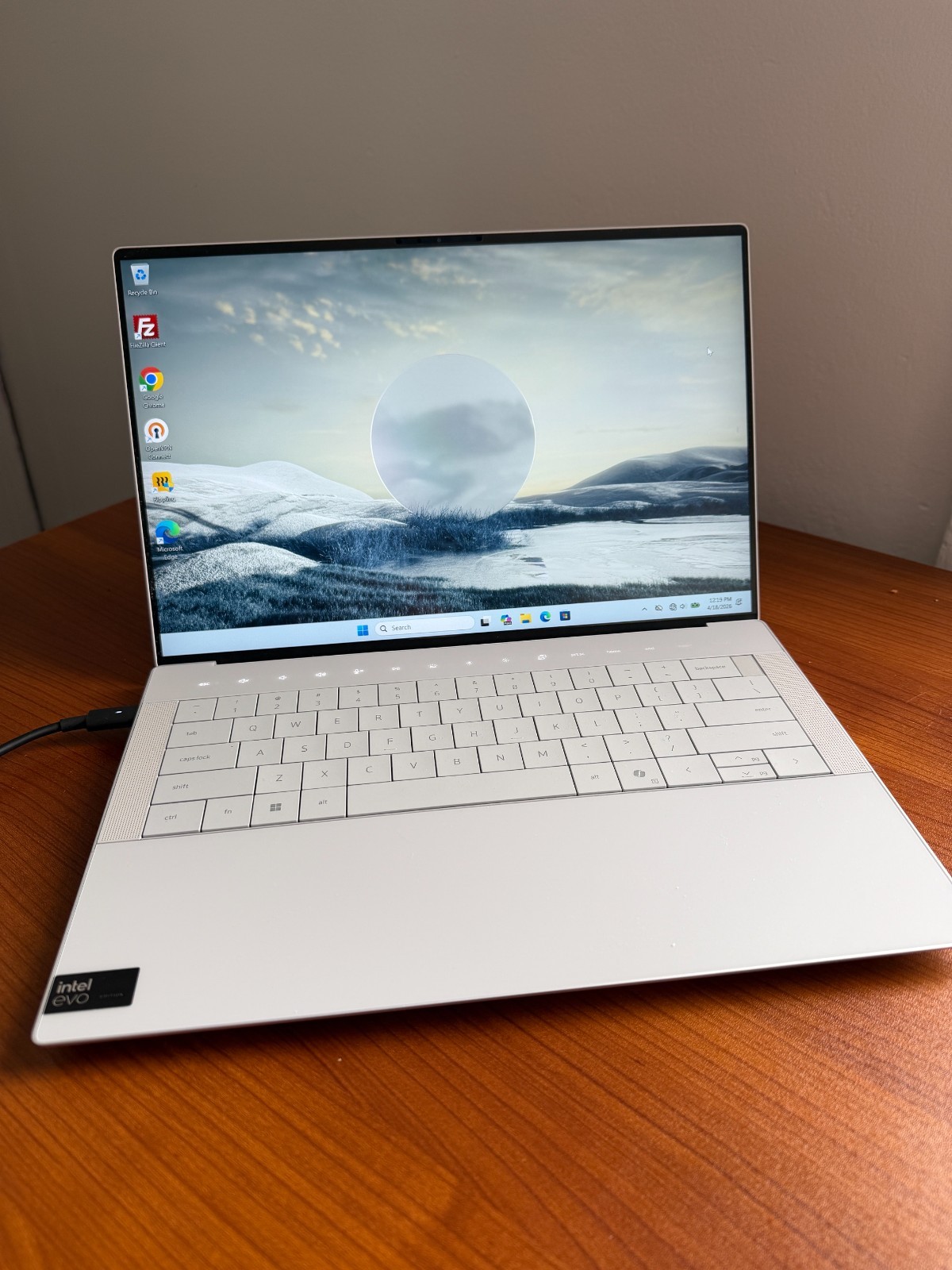 Dell XPS 14-9440, Intel Core Ultra 7 processor, 24 MB Cache, up to 4.8 Ghz)