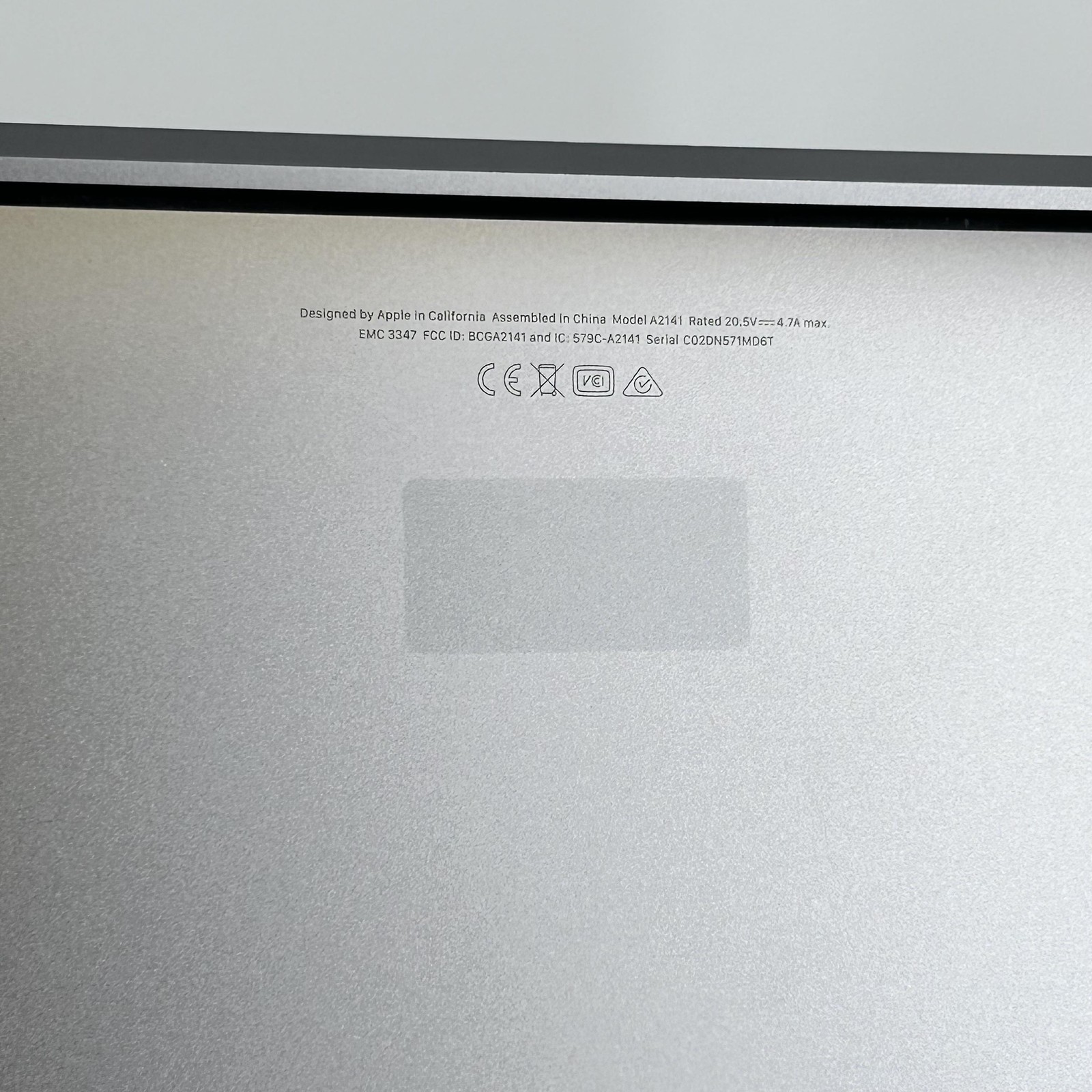 MacBook Pro 16 Touch Bar Gray 2019 Core i9 16GB 1TB Radeon Pro 5500M LCD Bleed