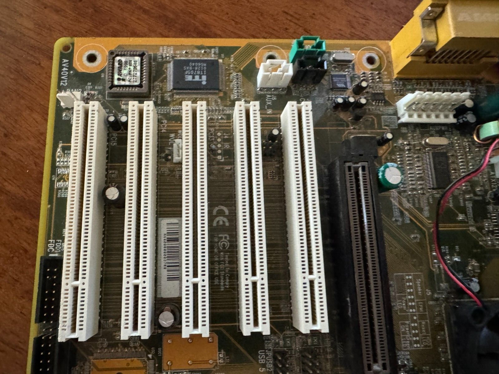 Shuttle AV40V12 PGA478 3x DDR AGP 5x PCI ATX Mainboard w/IO Shield Working