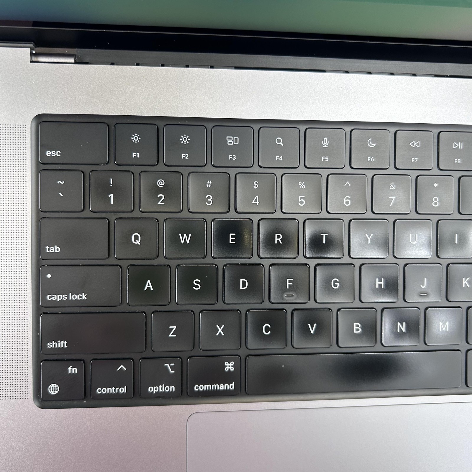 MacBook Pro 16 Gray 2021 M1 Pro 10-Core CPU 16-Core GPU 16GB 512GB Pink Hue