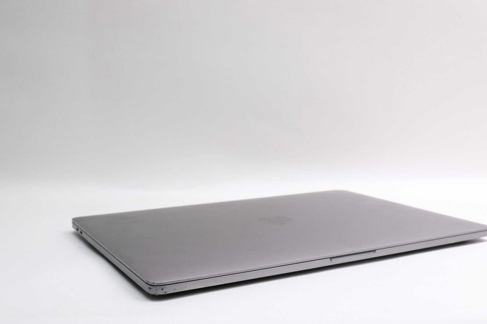16″ 2019, MacBook Pro, MVVK2LL/A, i9-9980HK, 16GB, 1TB SSD, AMD Radeon Pro 5500M