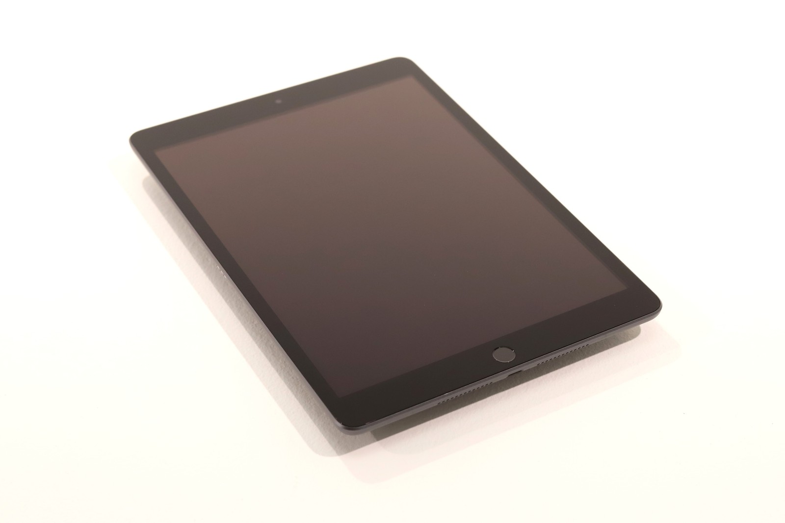 Apple iPad 9th Gen A2602 10.2″ 64GB 85% Health A13 Bionic Chip P/N: MK2K3LL/A