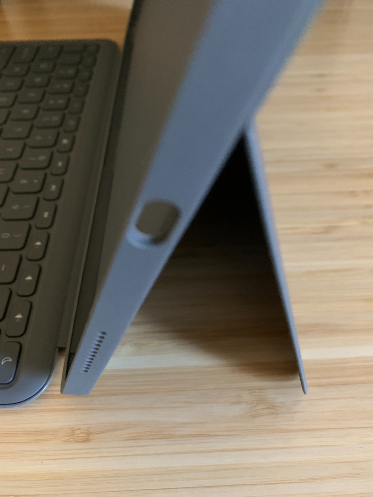 Logitech Combo Touch iPad Air 13″ (M2) Case – Gray