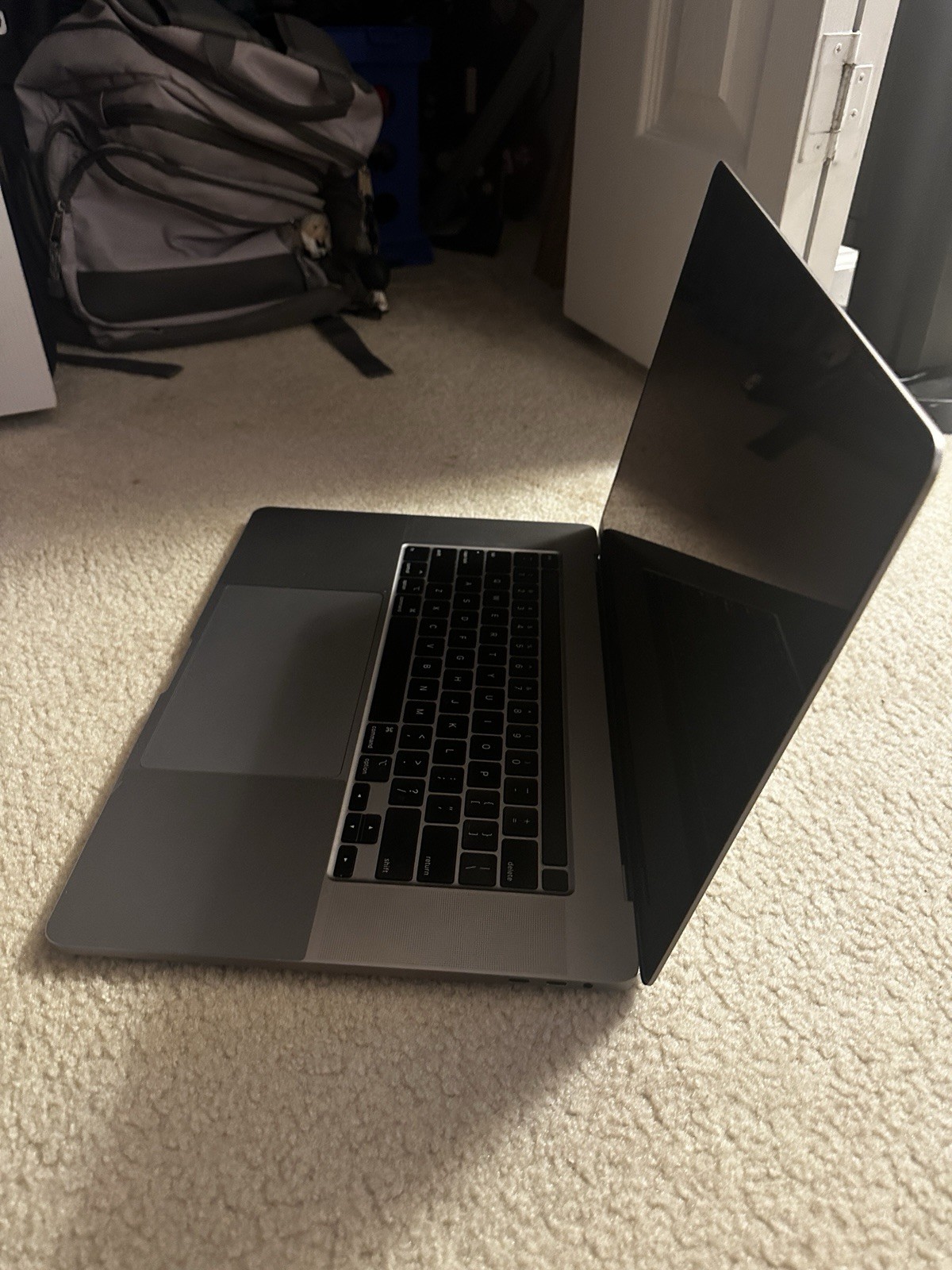 Apple MacBook Pro 16-inch 2019 Model 2.4GHz I9 32GB RAM 1TB SSD Radeon Pro 5600M