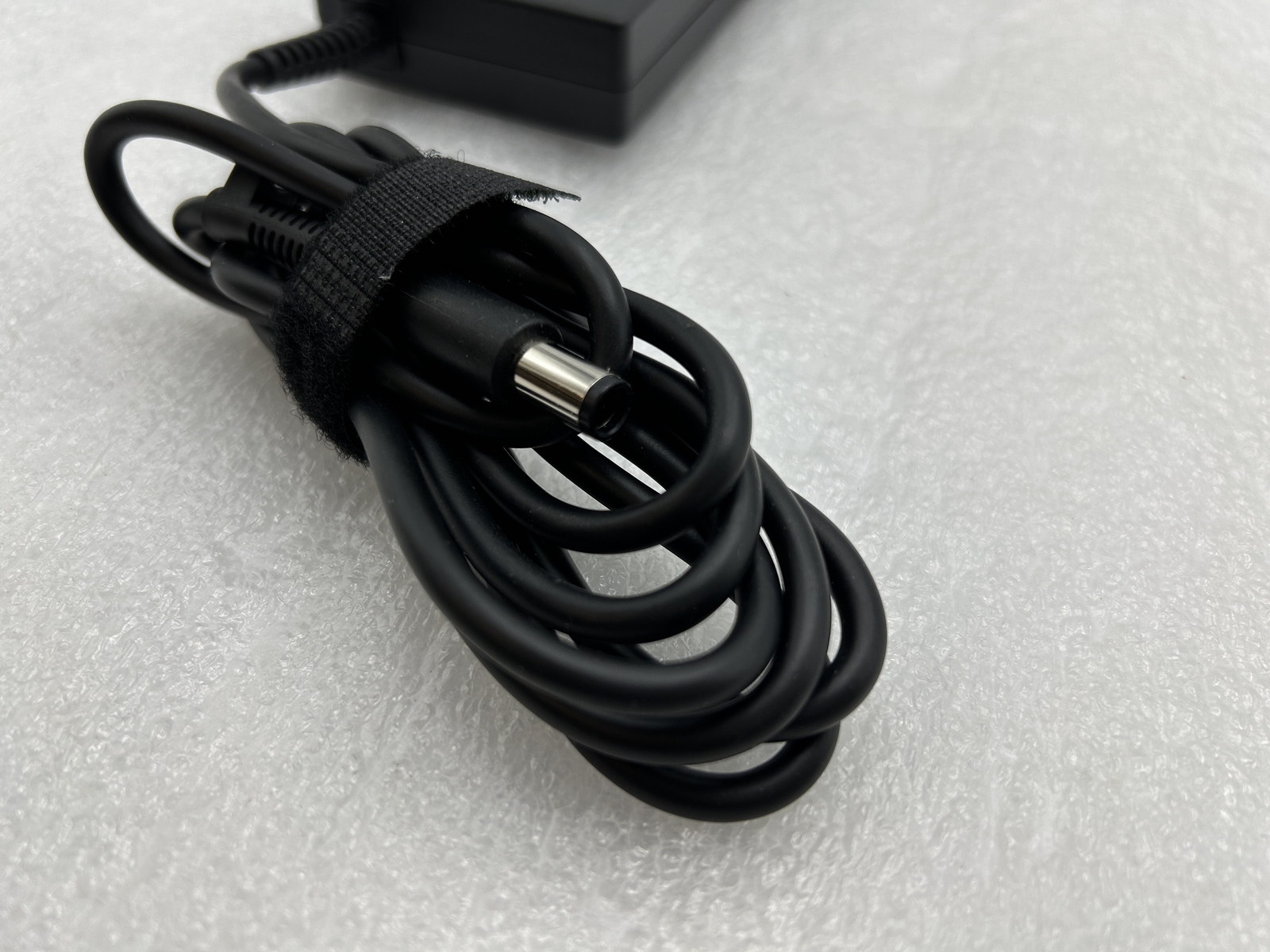HP Thunderbolt 120W G2 Docking Station HSN-iX01 with 120w AC Adapter – Free S/H
