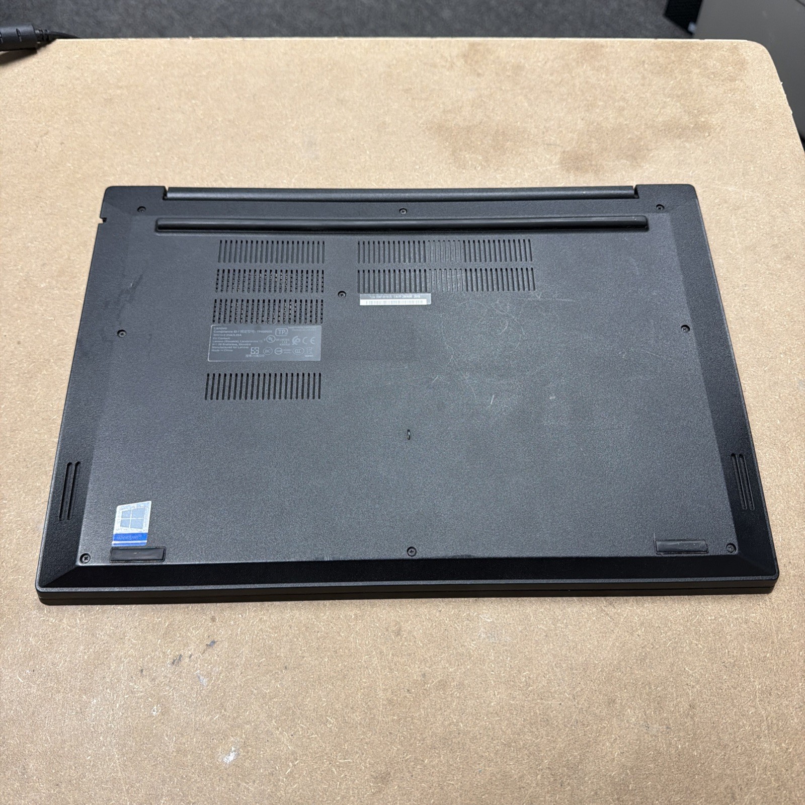*NO POWER Lenovo ThinkPad E595 15.6″ AMD Ryzen 7 3700U 2.30GHz 8GB RAM NO HD/OS
