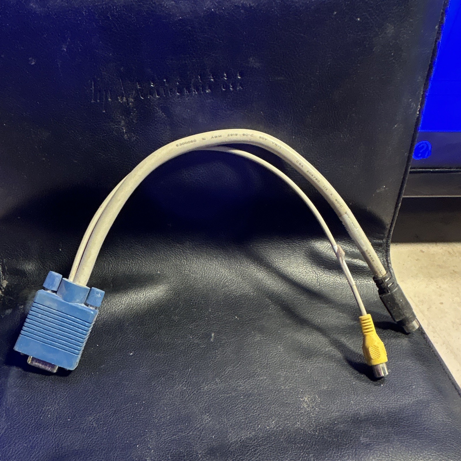 VGA/SVGA D-Sub Male to S-Video & RCA Female 1:2 Splitter Cable Gray